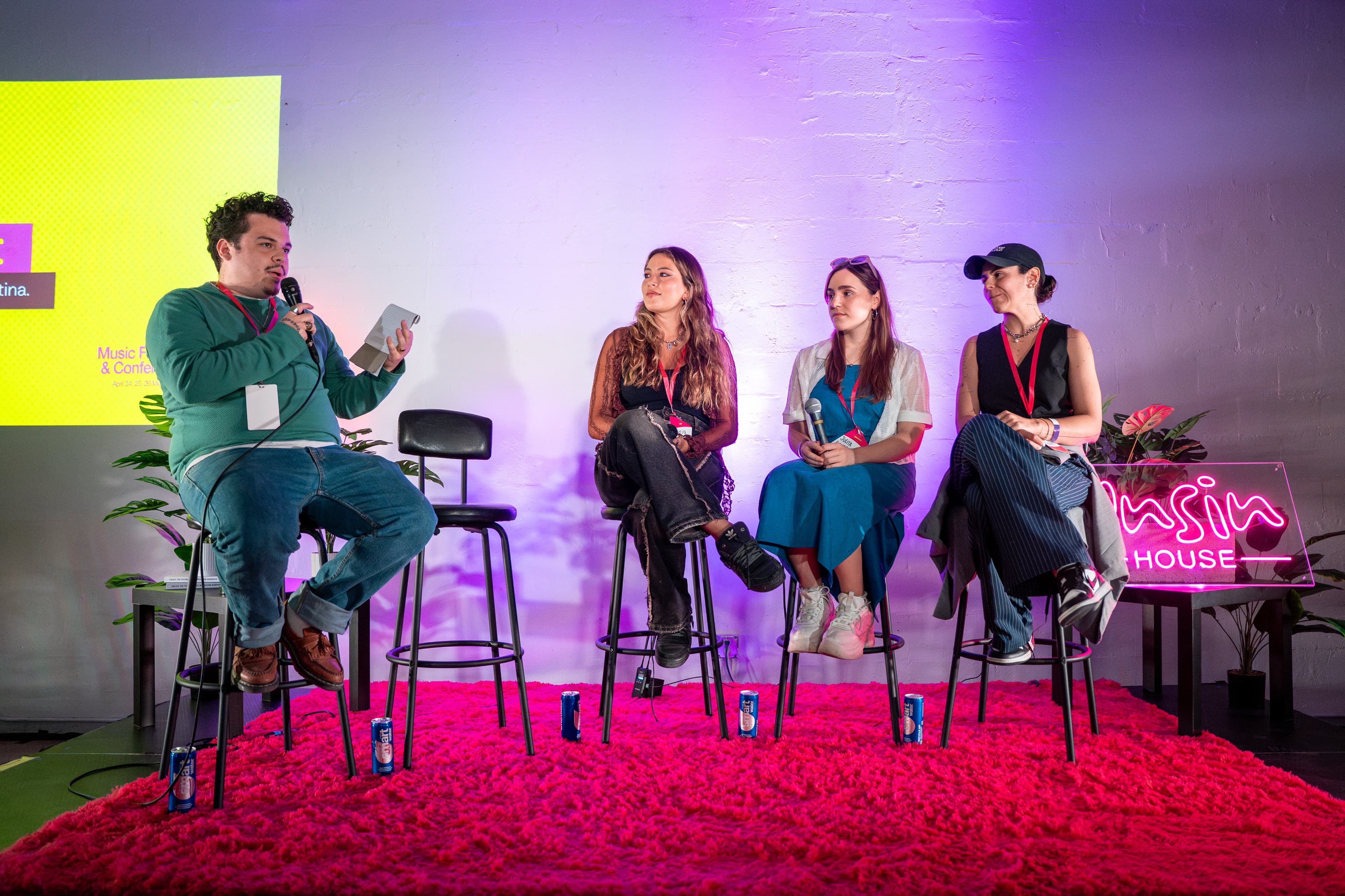 Creando Mundos: La Dirección Creativa en La Música Latina -  by The Creative Club  